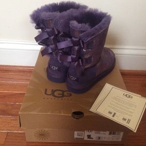 purple bailey button uggs